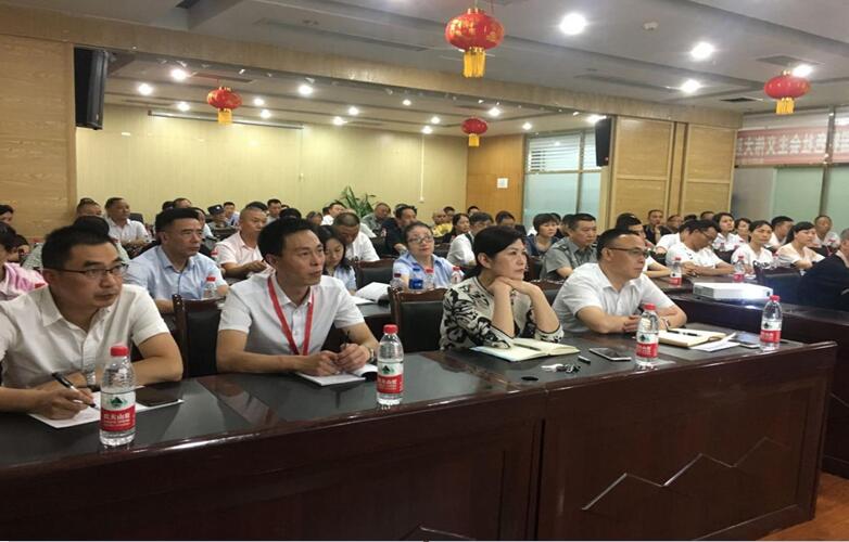 社保費(fèi)率大變化，助力企業(yè)大發(fā)展——市人社局等到我司宣講社會(huì)保險(xiǎn)費(fèi)率降低政策