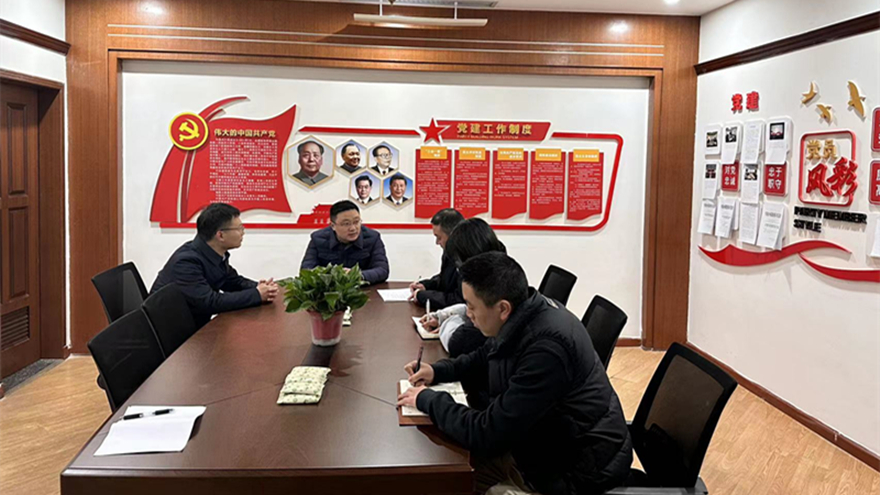 圖五：集團(tuán)總會(huì)計(jì)師齊飛、副總經(jīng)理馬江水督導(dǎo)金控小貸安全工作